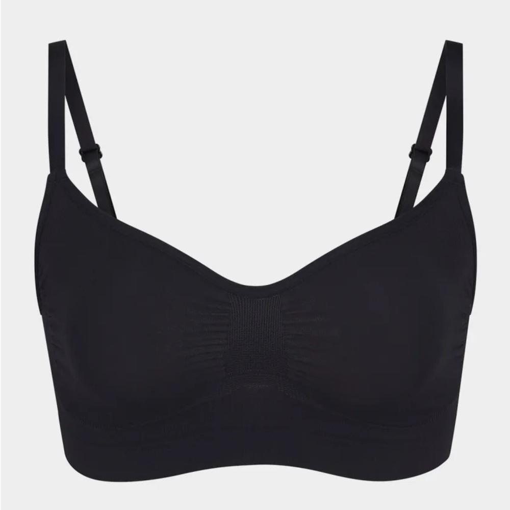 SKIMS Seamless Sculpt Pullover Bra Medium Black NWOT